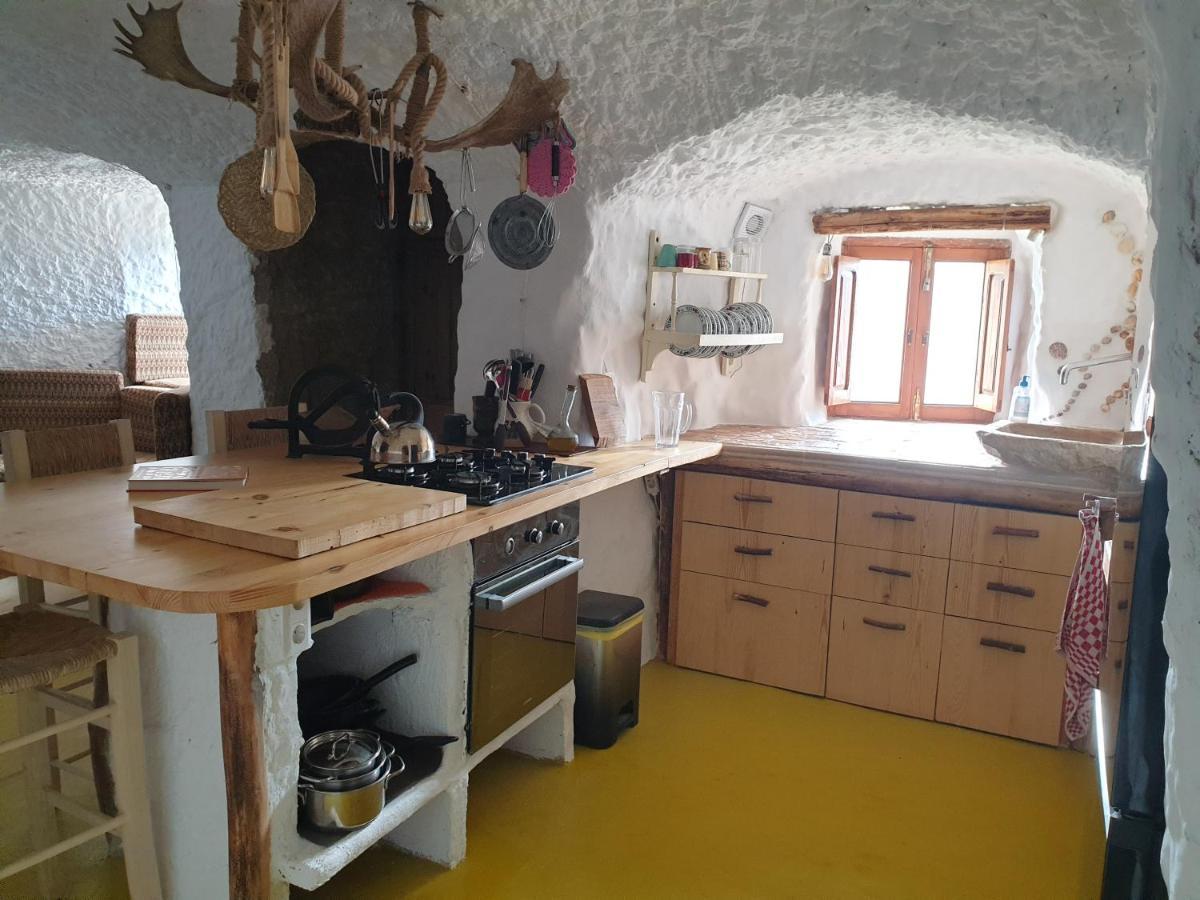 Вилла Creatively Designed Cavehouse With Jacuzzi Горафе Экстерьер фото