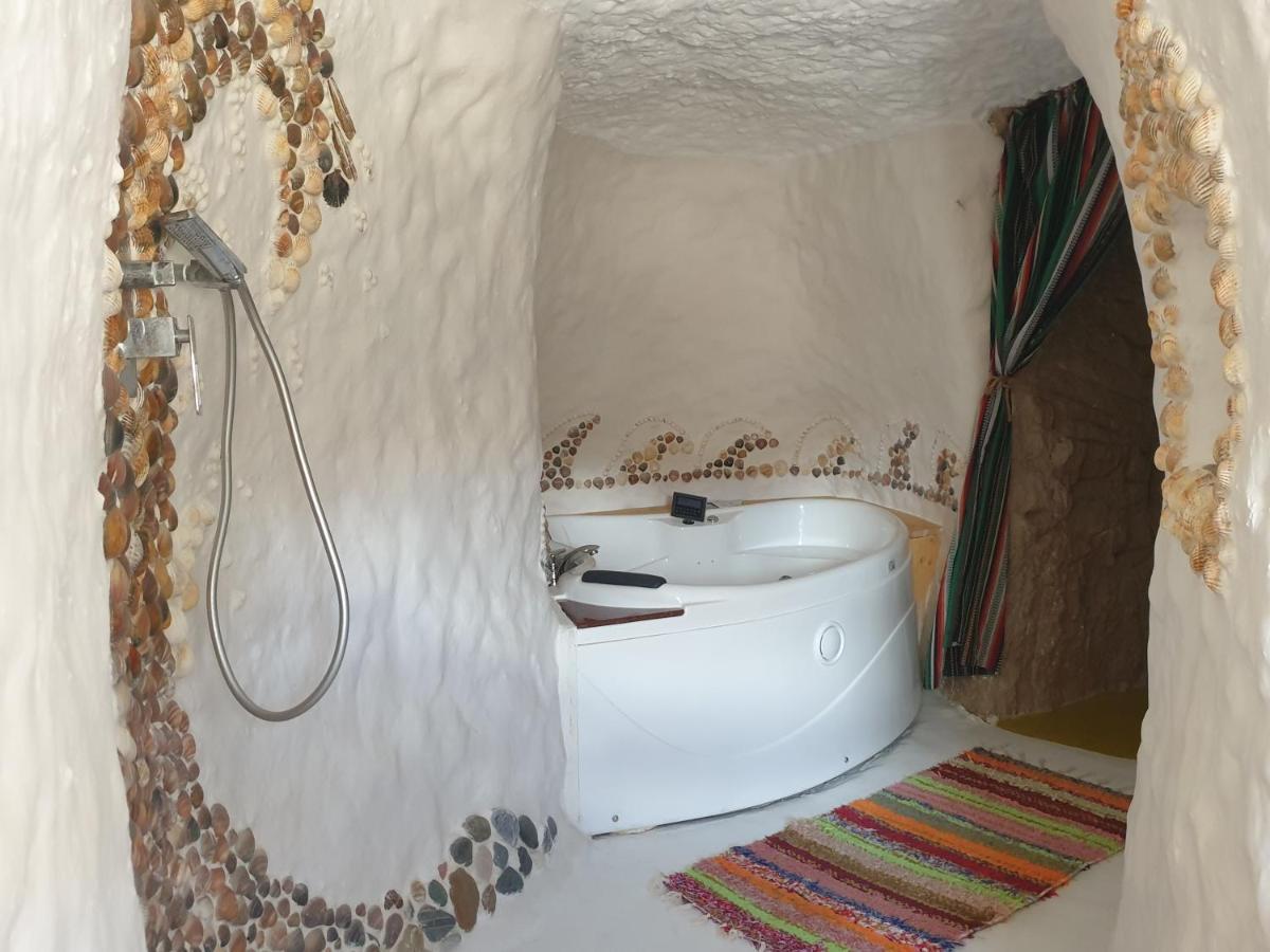 Вилла Creatively Designed Cavehouse With Jacuzzi Горафе Экстерьер фото