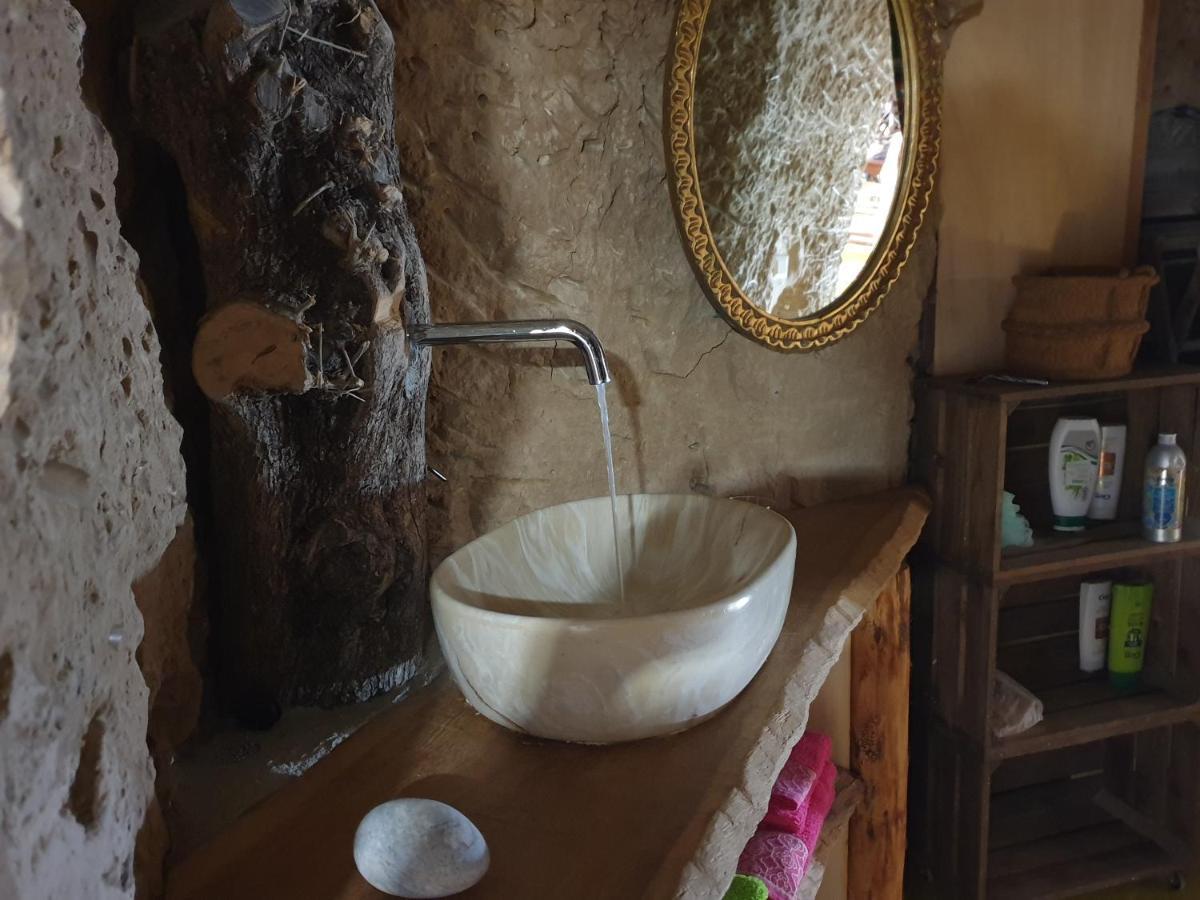 Вилла Creatively Designed Cavehouse With Jacuzzi Горафе Экстерьер фото