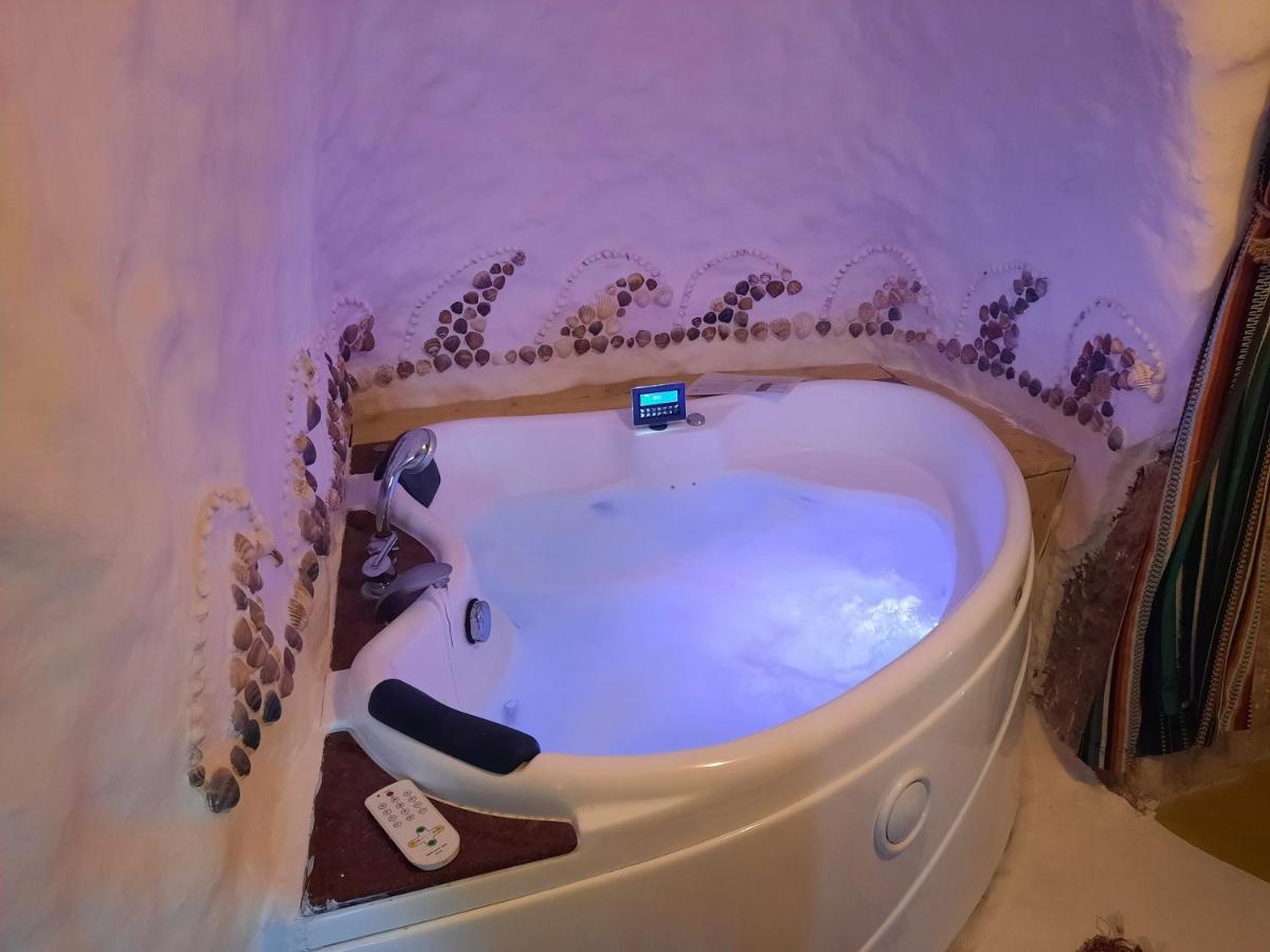 Вилла Creatively Designed Cavehouse With Jacuzzi Горафе Экстерьер фото